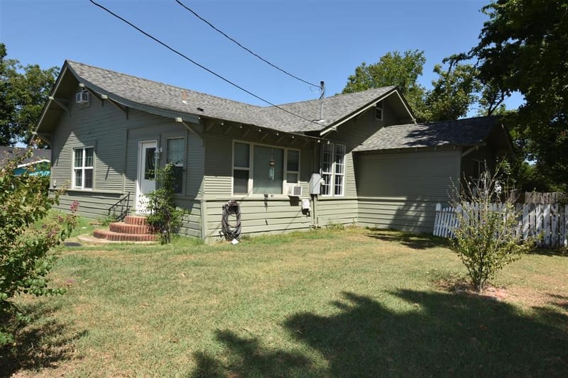 215 E 11th Street, Bonham TX 75418