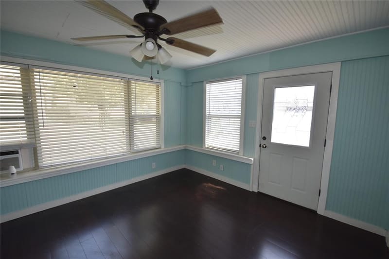 215 E 11th Street, Bonham TX 75418 - Photo 8