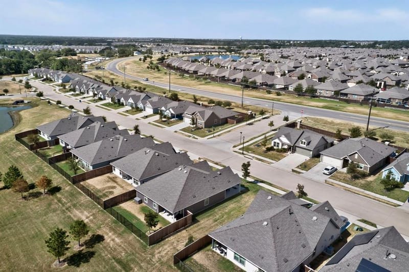 11129 Pond View Court, Providence Village TX 76227 - Photo 9