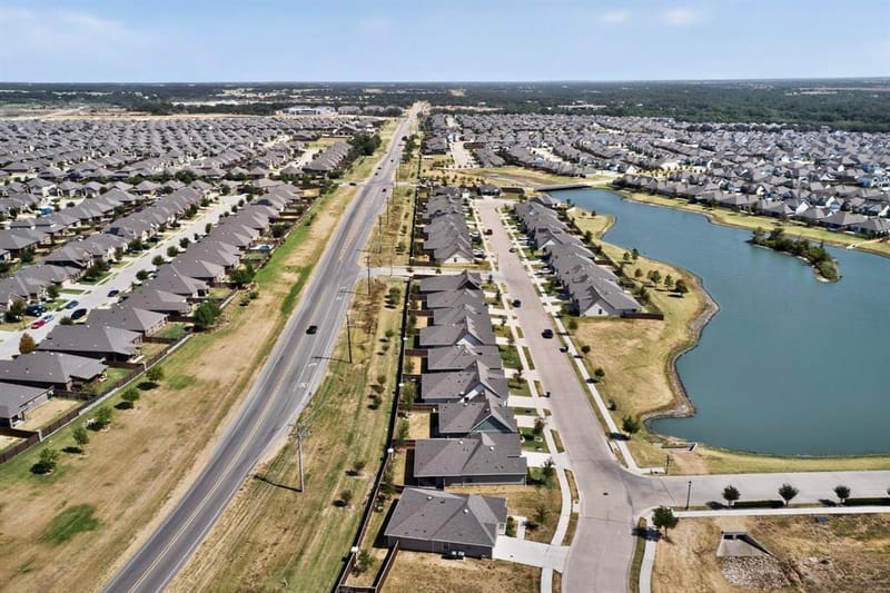 11129 Pond View Court, Providence Village TX 76227 - Photo 8