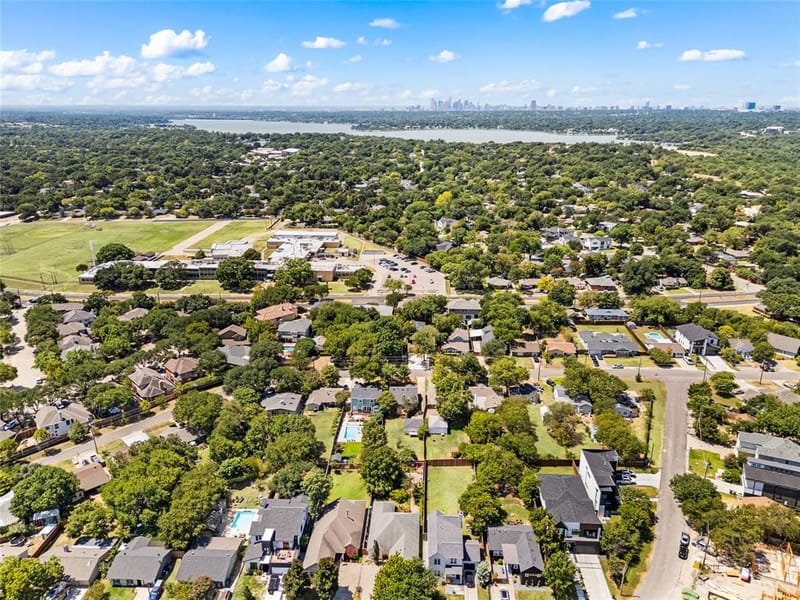 10357 Country Club Drive, Dallas TX 75218 - Photo 7