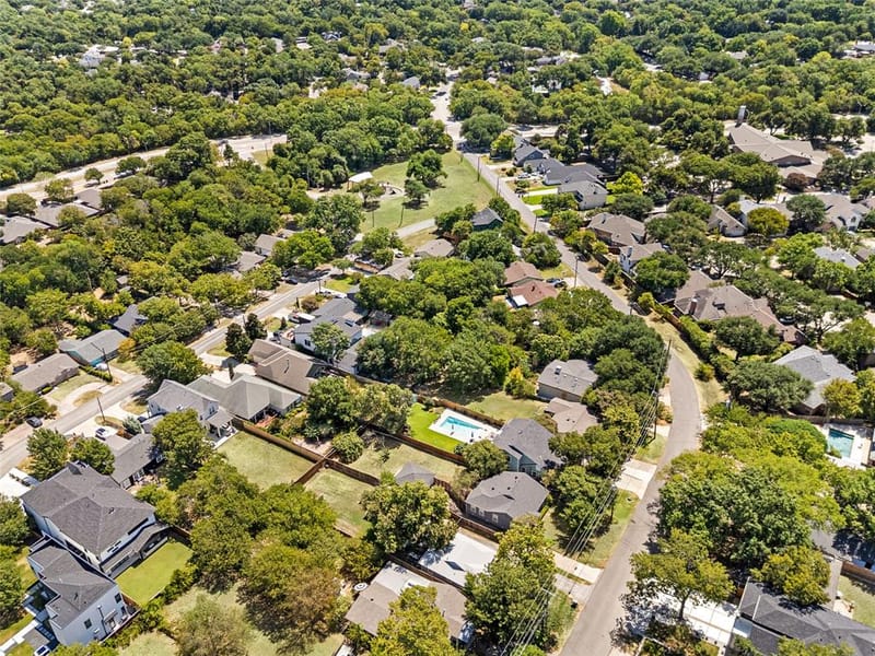 10357 Country Club Drive, Dallas TX 75218 - Photo 9