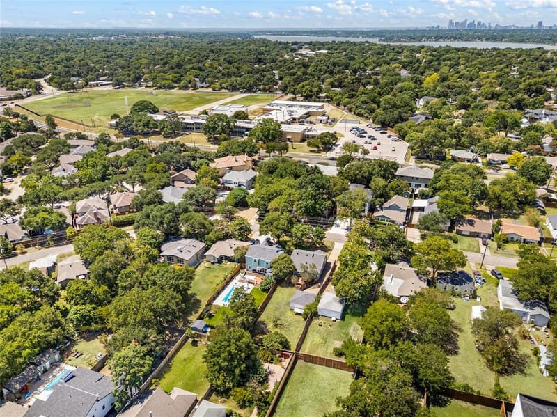 10357 Country Club Drive, Dallas TX 75218 - Photo 8