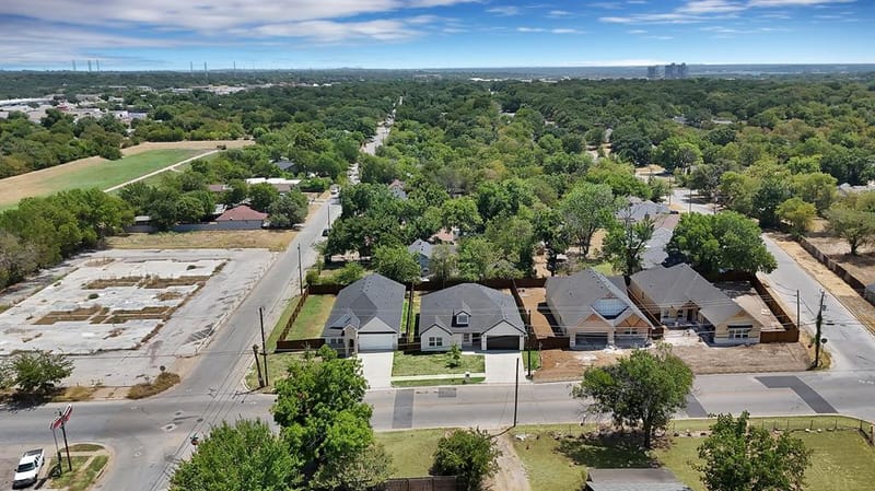 805 Tierney Road, Fort Worth TX 76112 - Photo 36