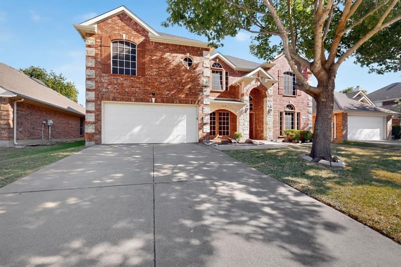 5919 Ridgeway Drive, Grand Prairie TX 75052