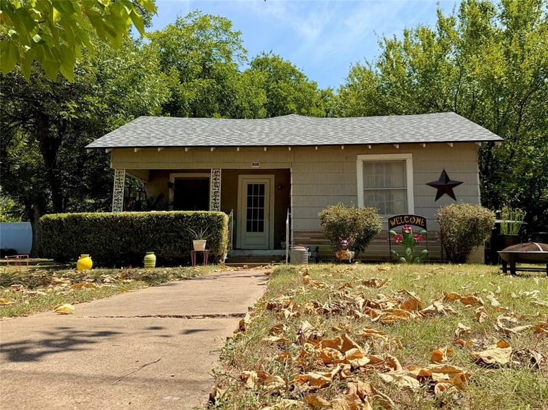 305 Williams Avenue, Cleburne TX 76033