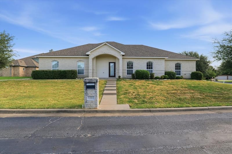 32 North Shore Circle, Waco TX 76708 - Photo 2