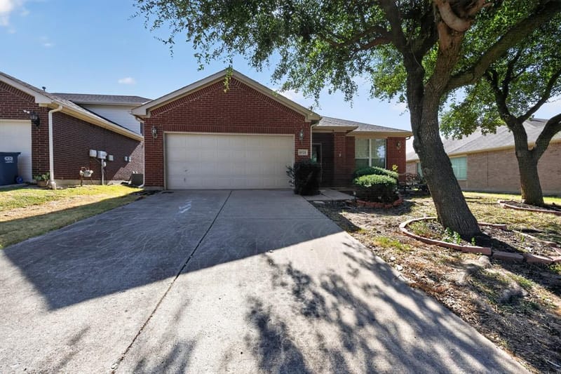 1521 Stanford Drive, Van Alstyne TX 75495