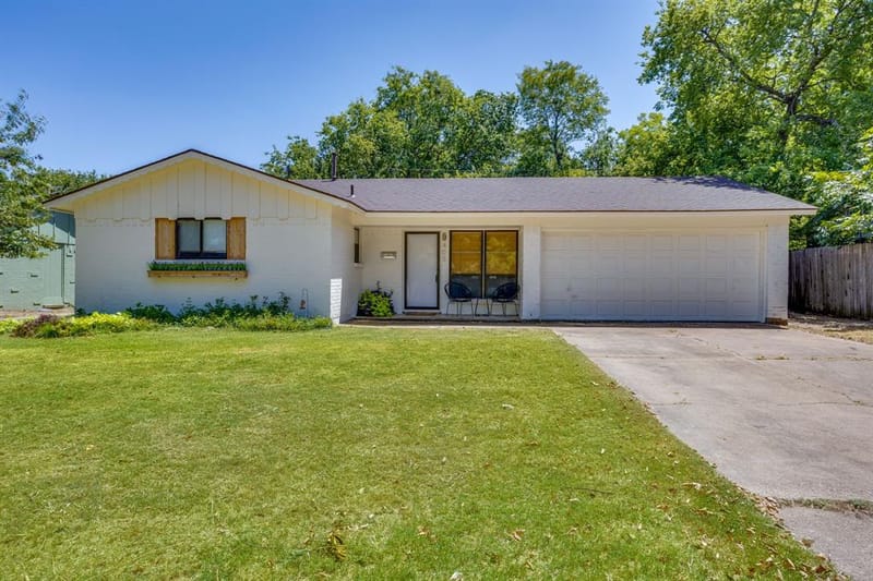 405 Lena Lane, Burleson TX 76028