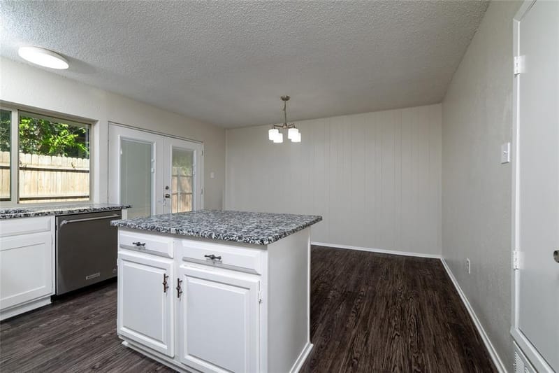 3615 Ravenhill Lane, Arlington TX 76016 - Photo 17