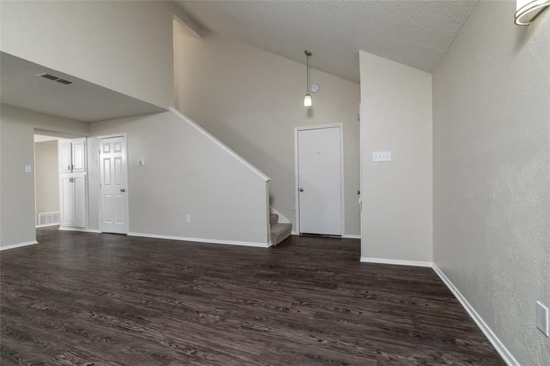 3615 Ravenhill Lane, Arlington TX 76016 - Photo 9