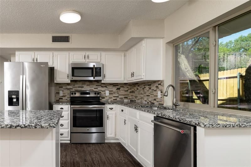 3615 Ravenhill Lane, Arlington TX 76016 - Photo 19