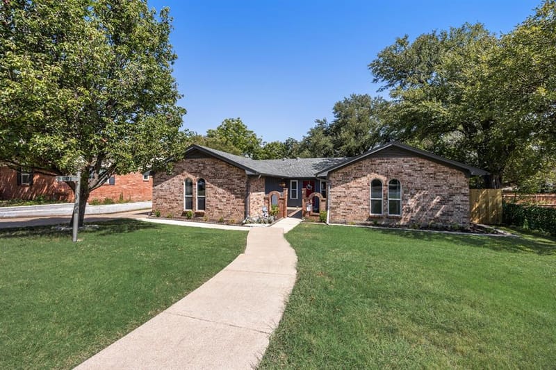 4825 Barnett Street, Fort Worth TX 76103 - Photo 2