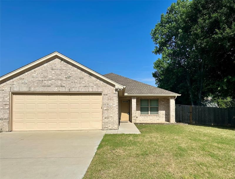 134 Dennis Drive, Azle TX 76020