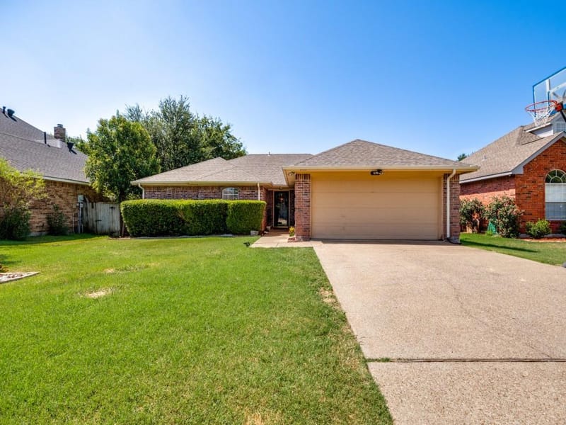 1413 Mockingbird Lane, DeSoto TX 75115