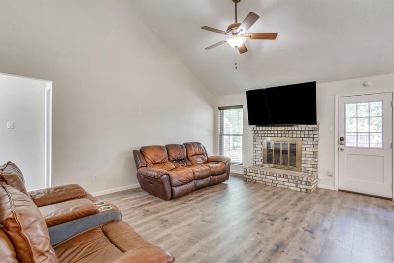 6411 Brooklawn Drive, Arlington TX 76018 - Photo 6
