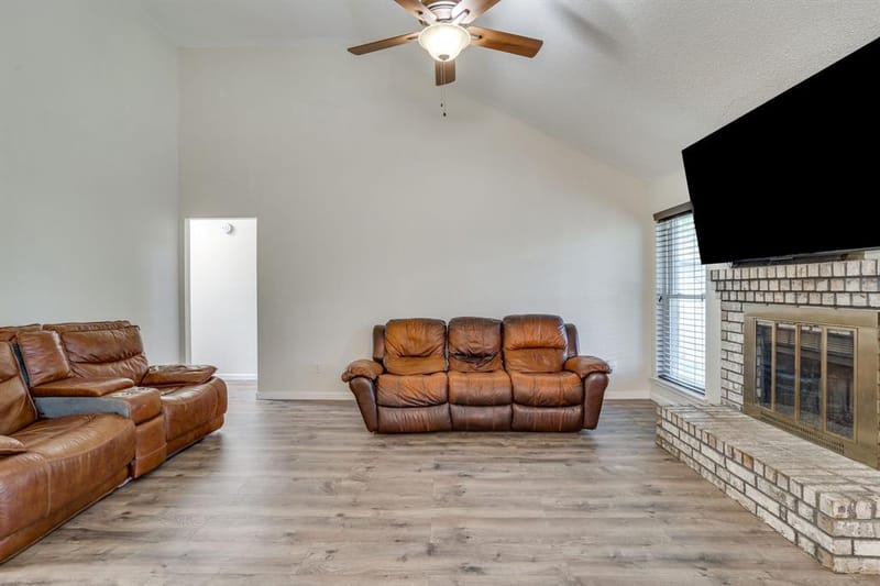 6411 Brooklawn Drive, Arlington TX 76018 - Photo 7