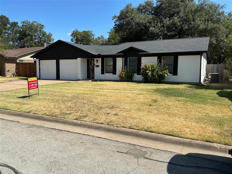 136 Jill Ann Drive, Burleson TX 76028 - Photo 2
