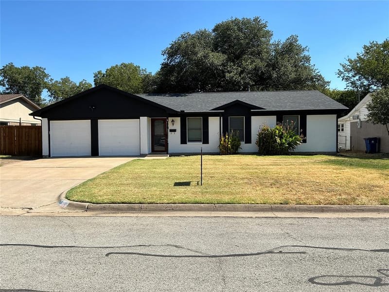 136 Jill Ann Drive, Burleson TX 76028