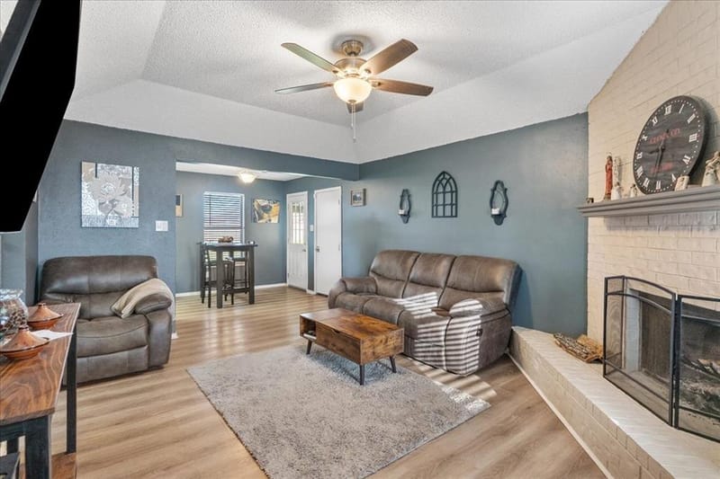 432 Post Oak Lane, Burleson TX 76028 - Photo 4