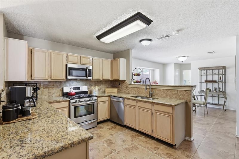 2701 Vistaview Drive, Corinth TX 76210 - Photo 4