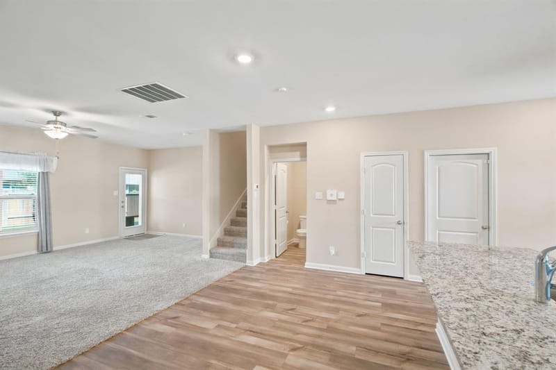 364 Ridgeland Oaks Drive, Fort Worth TX 76120 - Photo 10