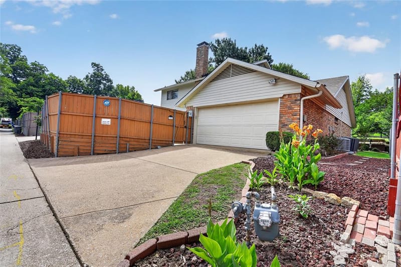 8261 Club Meadows Drive, Dallas TX 75243 - Photo 27