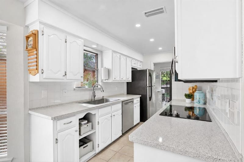 8261 Club Meadows Drive, Dallas TX 75243 - Photo 9