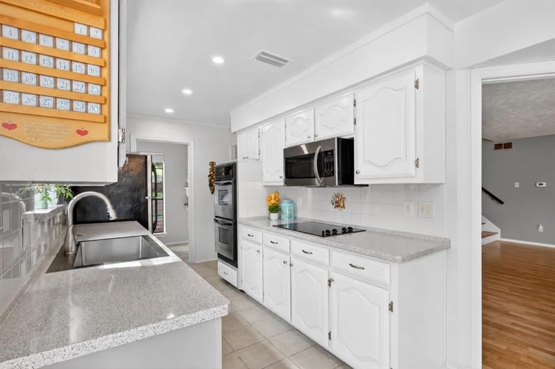 8261 Club Meadows Drive, Dallas TX 75243 - Photo 10