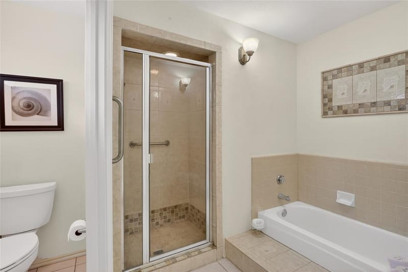 8261 Club Meadows Drive, Dallas TX 75243 - Photo 18