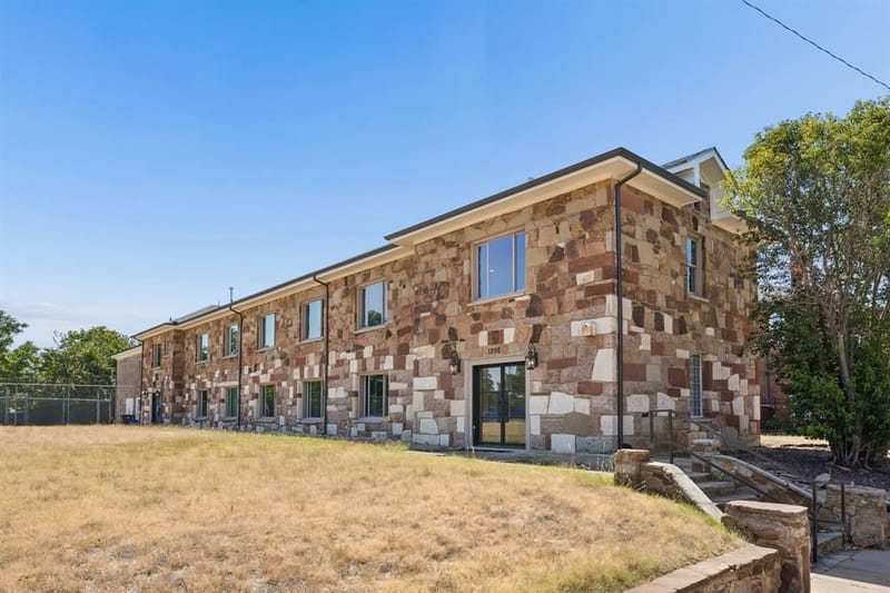 1200 E Maddox Avenue, Fort Worth TX 76104