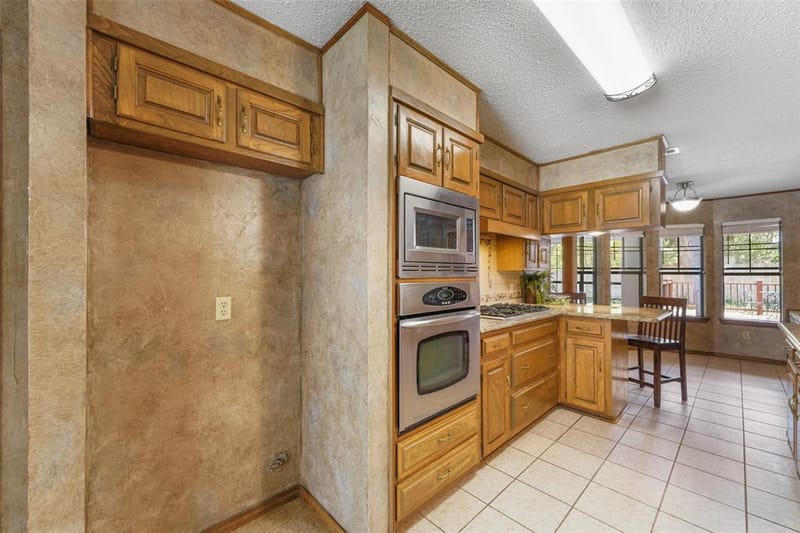 2323 Brookside Drive, Arlington TX 76012 - Photo 12