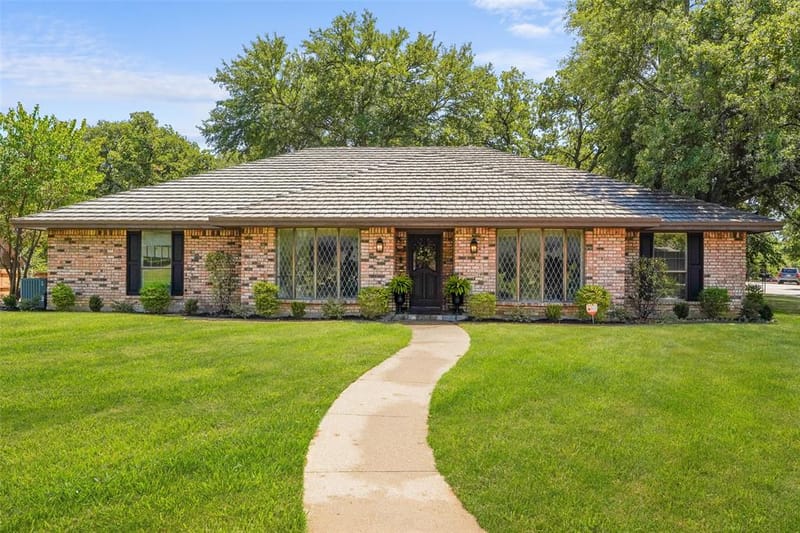 2323 Brookside Drive, Arlington TX 76012