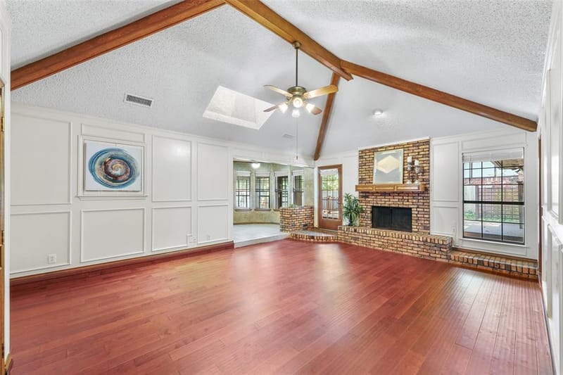2323 Brookside Drive, Arlington TX 76012 - Photo 5