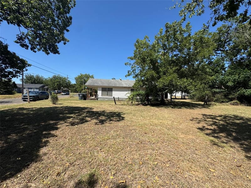 1500 E Calhoun Avenue, Waco TX 76704 - Photo 6