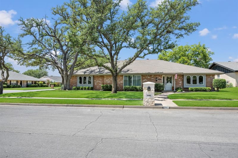 1600 Forest Glen Court, Pantego TX 76013