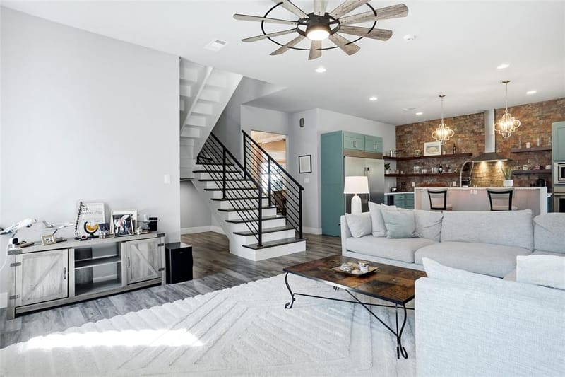 1300 Worthington Street, Grapevine TX 76051 - Photo 8