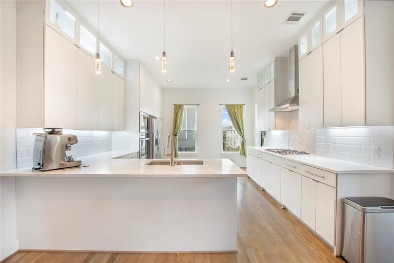 4634 Virginia Avenue, Dallas TX 75204 - Photo 2