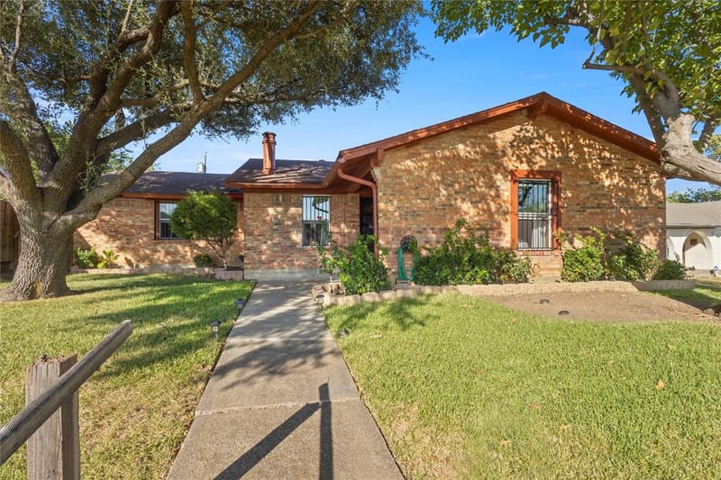 1646 Savage Drive, Mesquite TX 75149