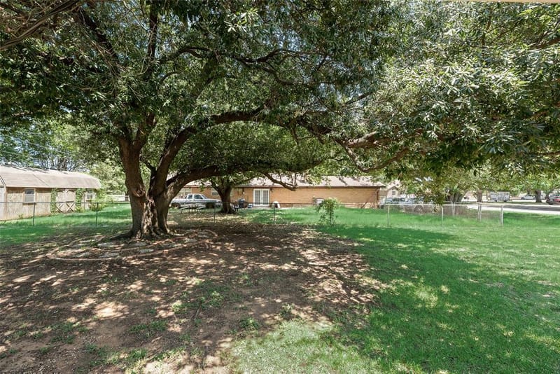 520 Pecan Street, Crowley TX 76036 - Photo 38