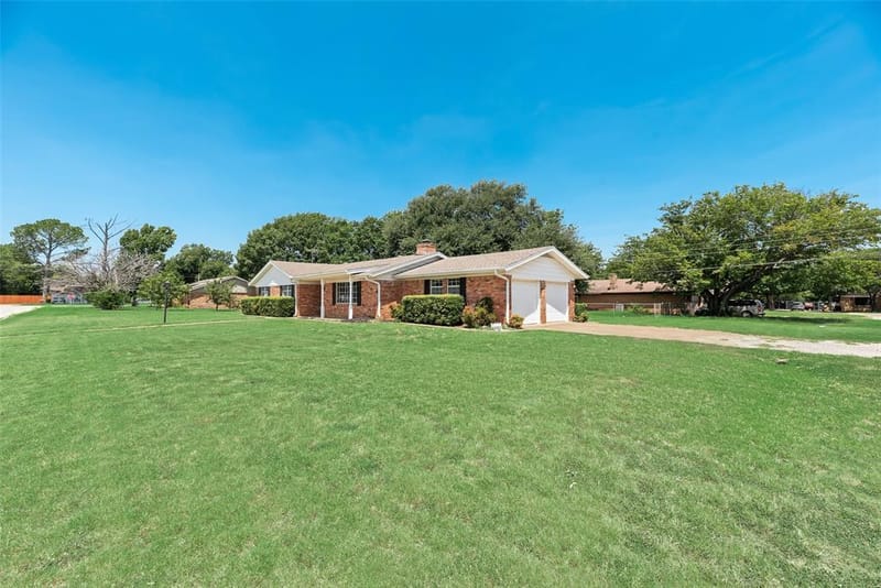 520 Pecan Street, Crowley TX 76036 - Photo 10