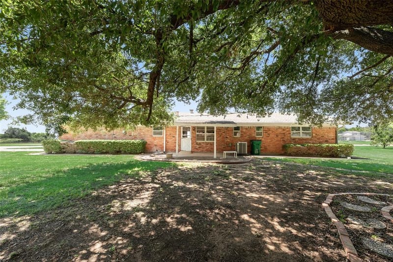 520 Pecan Street, Crowley TX 76036 - Photo 37