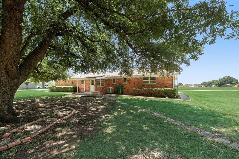 520 Pecan Street, Crowley TX 76036 - Photo 40