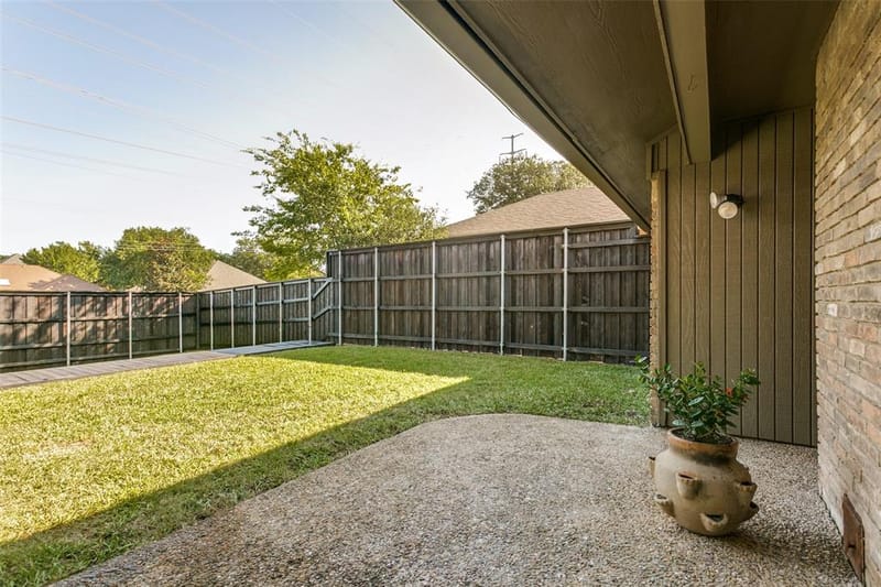 8031 Moss Meadows Drive, Dallas TX 75231 - Photo 23