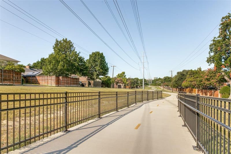8031 Moss Meadows Drive, Dallas TX 75231 - Photo 25