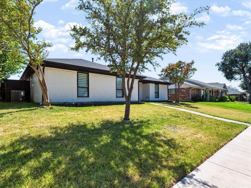 2216 Stonebrook Drive, Carrollton TX 75007 - Photo 3