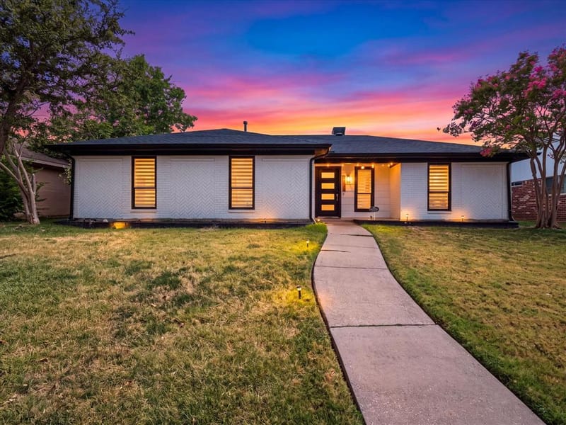 2216 Stonebrook Drive, Carrollton TX 75007