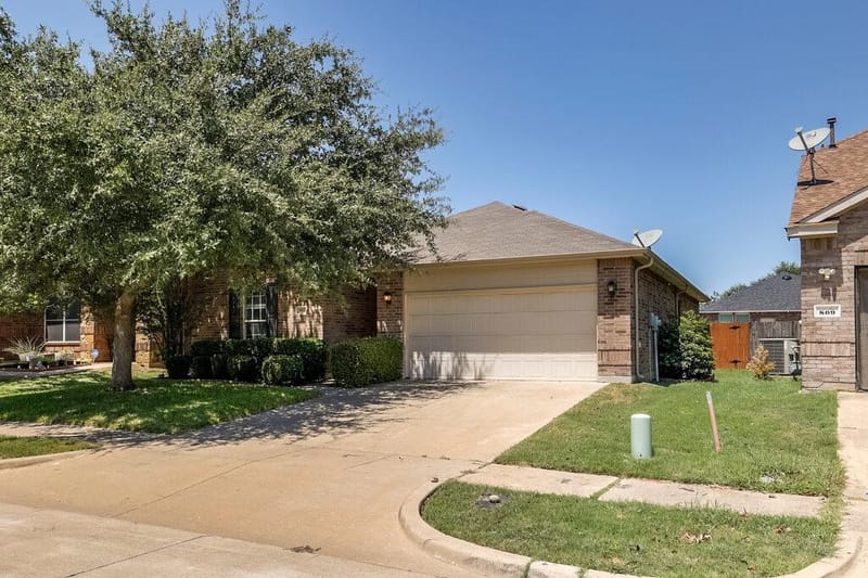 807 Bastrop Drive, Arlington TX 76002 - Photo 3
