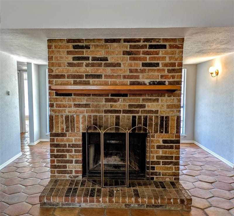 2301 Villanova Street, Arlington TX 76018 - Photo 9