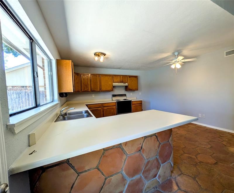 2301 Villanova Street, Arlington TX 76018 - Photo 10